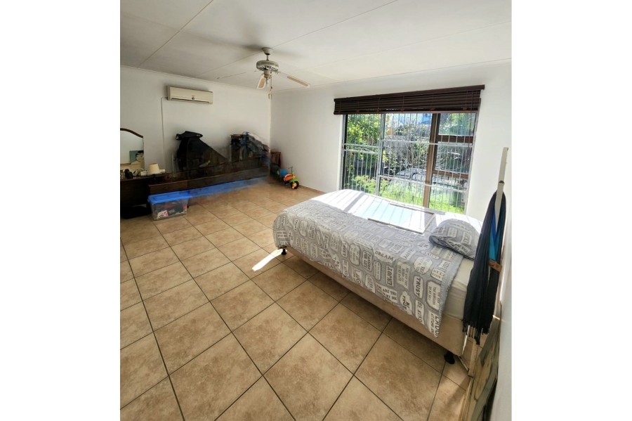 6 Bedroom Property for Sale in Wavecrest Eastern Cape